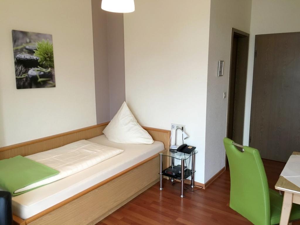 Hotel Garni Am Goetheplatz Bad Munster am Stein-Ebernburg Bagian luar foto