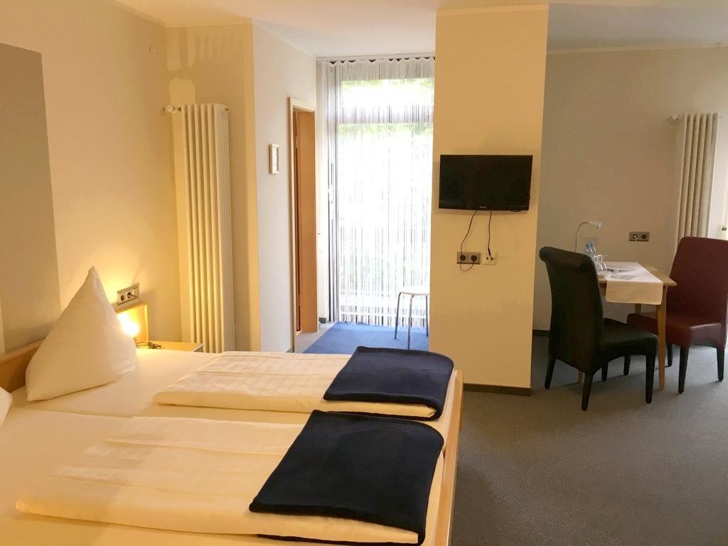 Hotel Garni Am Goetheplatz Bad Munster am Stein-Ebernburg Bagian luar foto